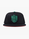 Escudo (gorra negra tipo snapback)